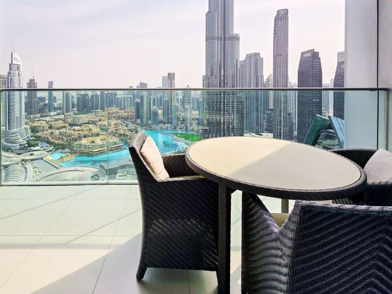Full Burj Khalifa and Fountain Views