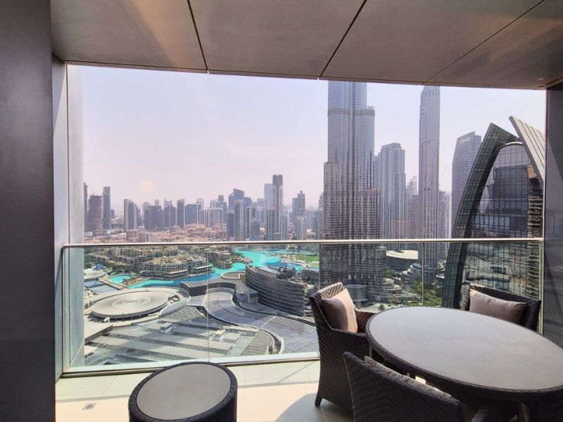 Full Burj Khalifa and Fountain Views